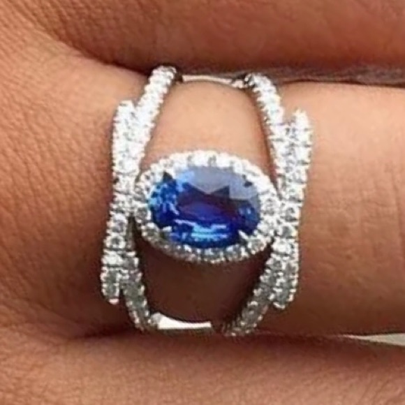 Gorgeous Ring - Picture 2 of 2